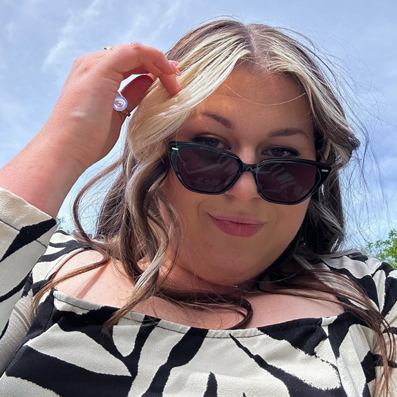 Meet your Posher, Sarah Rose - Picture 4 of 4